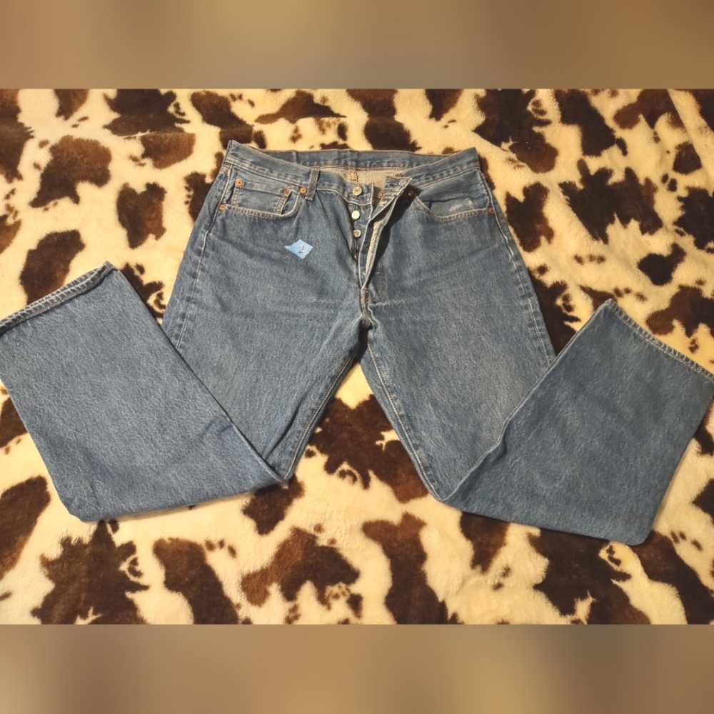 LEVI'S 501 BLUE JEANS. 36W×32L.